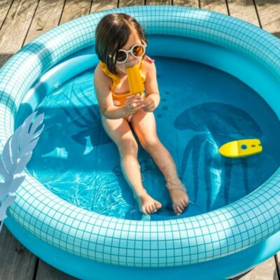 piscine-gonflable-dippy-L-ocean avec 1 enfant