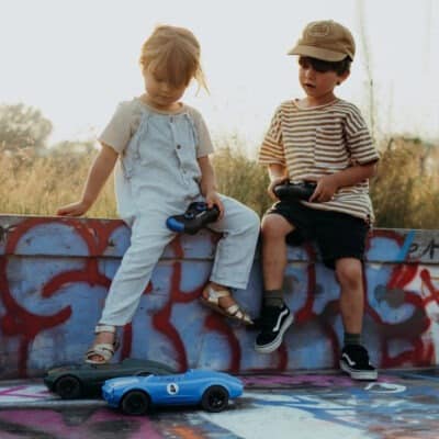 Kidycar-enfants-5-ans-voiture-telecommandee-cadeaux-noel-anniversaires 2 enfants