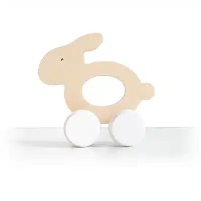 Jouet en bois : lapin à roulettes