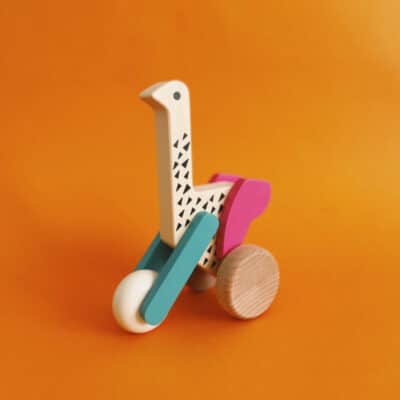Jouet en bois : autruche sur roues