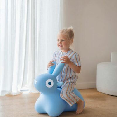 Quut : Hoppi, lapin sauteur gonflable bleu
