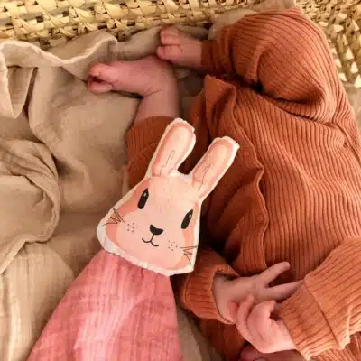Carotte & Cie : doudou lapin en coton bio