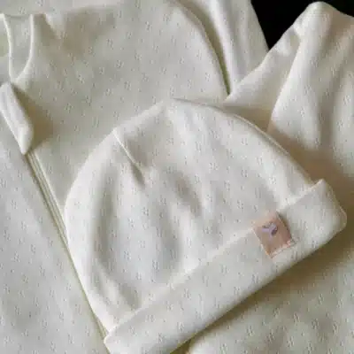 Tante Reine : emmailloteuse + bonnet de naissance + couverture pointelle