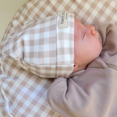 Tante Reine : bonnet de naissance Vichy beige