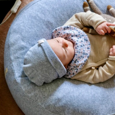 Tante Reine : bonnet de naissance Brume