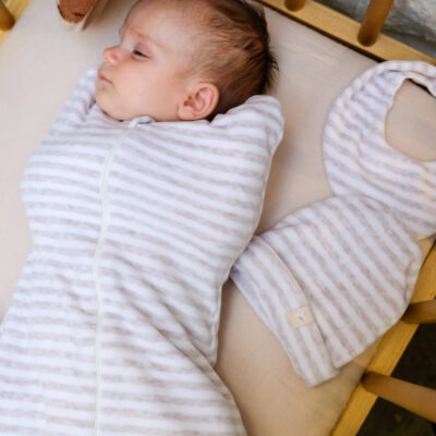 Tante Reine : bonnet de naissance Latte